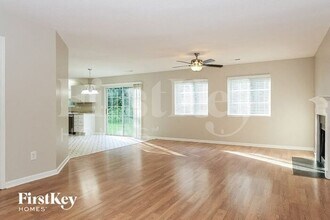 5607 Townsend Farm Ct in Browns Summit, NC - Foto de edificio - Building Photo