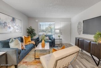 2222 W Beardsley Rd, Unit 2 in Phoenix, AZ - Foto de edificio - Building Photo