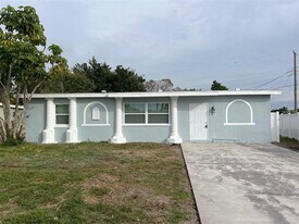 3972 Conway Blvd in Port Charlotte, FL - Building Photo