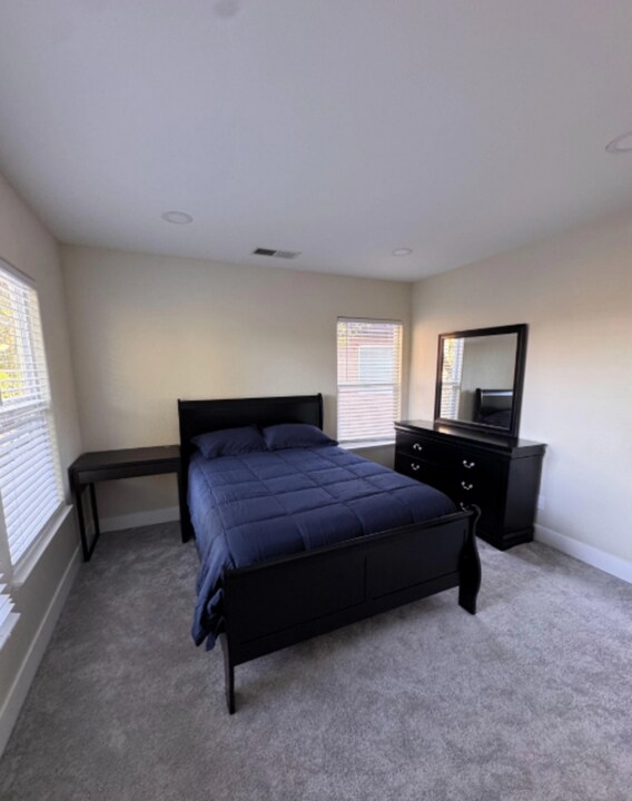 660 Greg Thatch Cir in Sacramento, CA - Building Photo