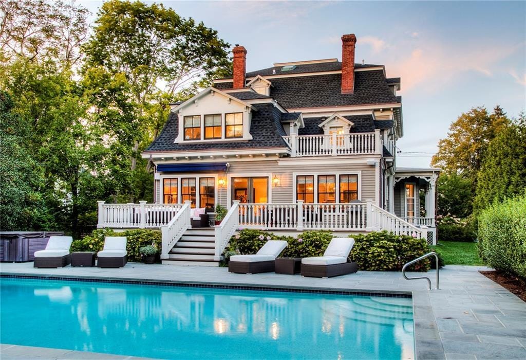 15 Berkeley Ave in Newport, RI - Building Photo