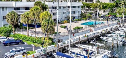 100 Edgewater Dr, Unit 116 in Coral Gables, FL - Building Photo - Building Photo