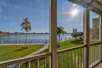 3020 Marcos Dr in Aventura, FL - Foto de edificio - Building Photo