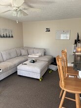 208 Buena Vista Ave in Newington, CT - Foto de edificio - Building Photo