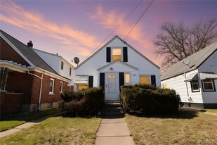 420 25th St in Niagara Falls, NY - Building Photo