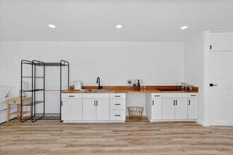 8778 Waterfront Terrace in Jacksonville, FL - Foto de edificio - Building Photo