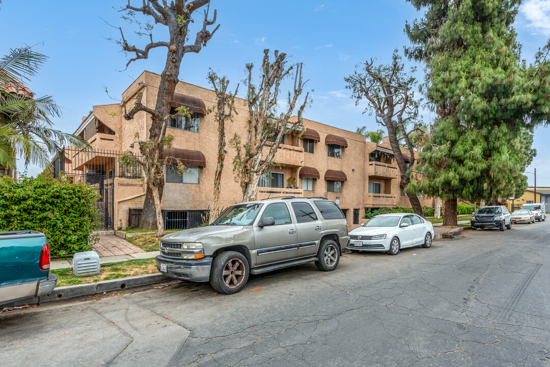 Cabrito Park Villas in Van Nuys, CA - Building Photo