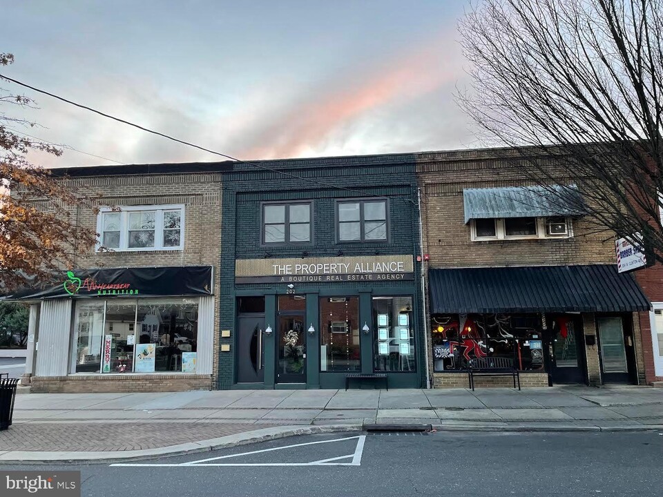 202 W Clinton Ave in Oaklyn, NJ - Building Photo