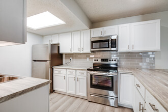 Auburn Townhomes in Hopkins, MN - Building Photo - Interior Photo