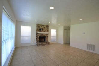 12410 Meadow Briar Dr in Stafford, TX - Building Photo - Building Photo