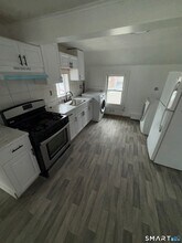 172 Dekalb Ave, Unit 2 in Bridgeport, CT - Foto de edificio - Building Photo