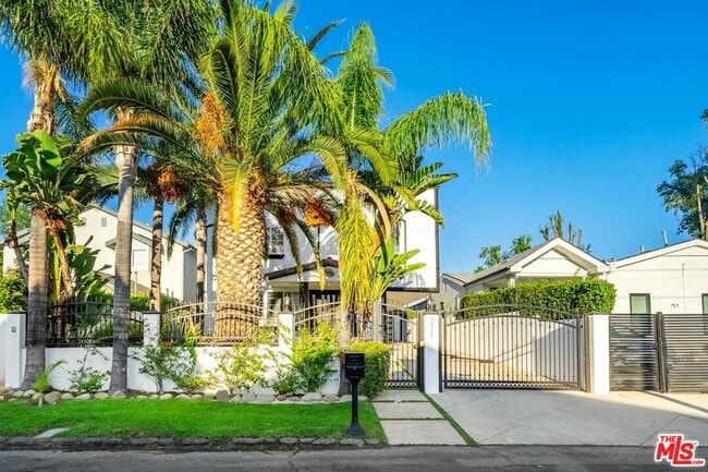 5526 Sylvia Ave