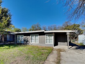 1611 La Manda Blvd in San Antonio, TX - Building Photo