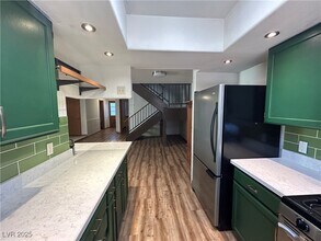 5915 Laredo St in Las Vegas, NV - Foto de edificio - Building Photo