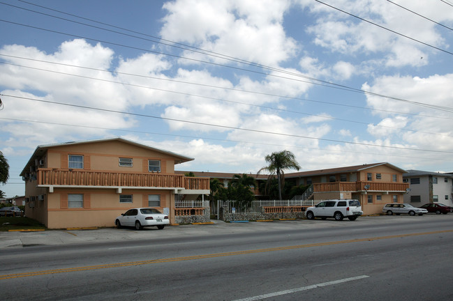 Palm Springs Apartments in Hialeah, FL - Building Photo - Building Photo