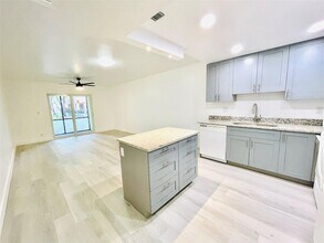 257 S Cypress Rd, Unit 414 in Pompano Beach, FL - Foto de edificio - Building Photo