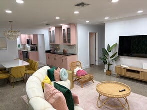 305 NE 27th St in Wilton Manors, FL - Foto de edificio - Building Photo