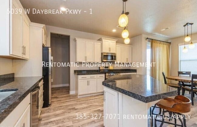 property at 5039 W Daybreak Pkwy
