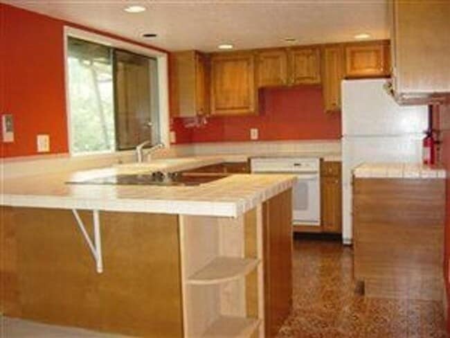 2420 Lisa Ln in Bellingham, WA - Building Photo - Building Photo