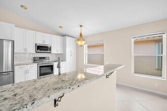 5065 Glenville Dr in Boynton Beach, FL - Building Photo - Building Photo