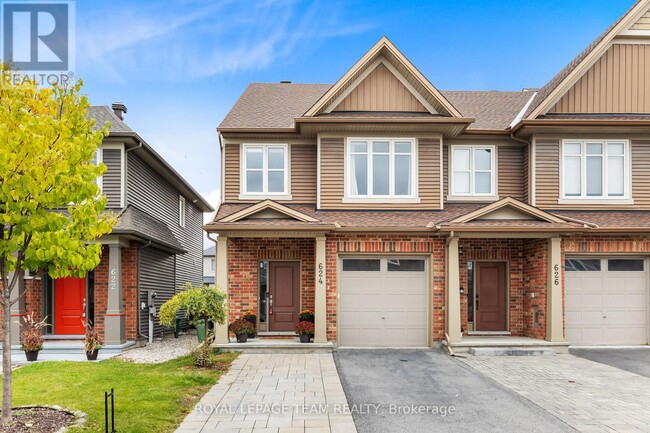 property at 624 Moorpark Ave