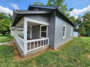 1210 W Mt Vernon St in Springfield, MO - Building Photo - Building Photo