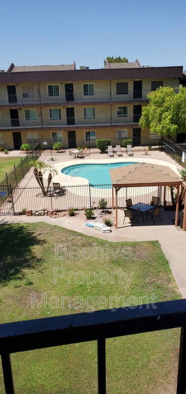 property at 461 W Holmes Ave