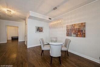 744 N Clark St in Chicago, IL - Building Photo - Building Photo