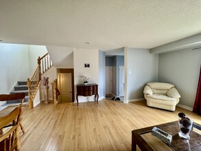 618 Beatrice Dr in Ottawa, ON - Building Photo - Building Photo