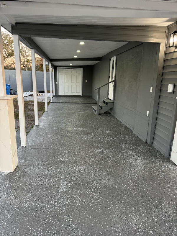 8811 Poe Dr in Town 'n' Country, FL - Foto de edificio - Building Photo