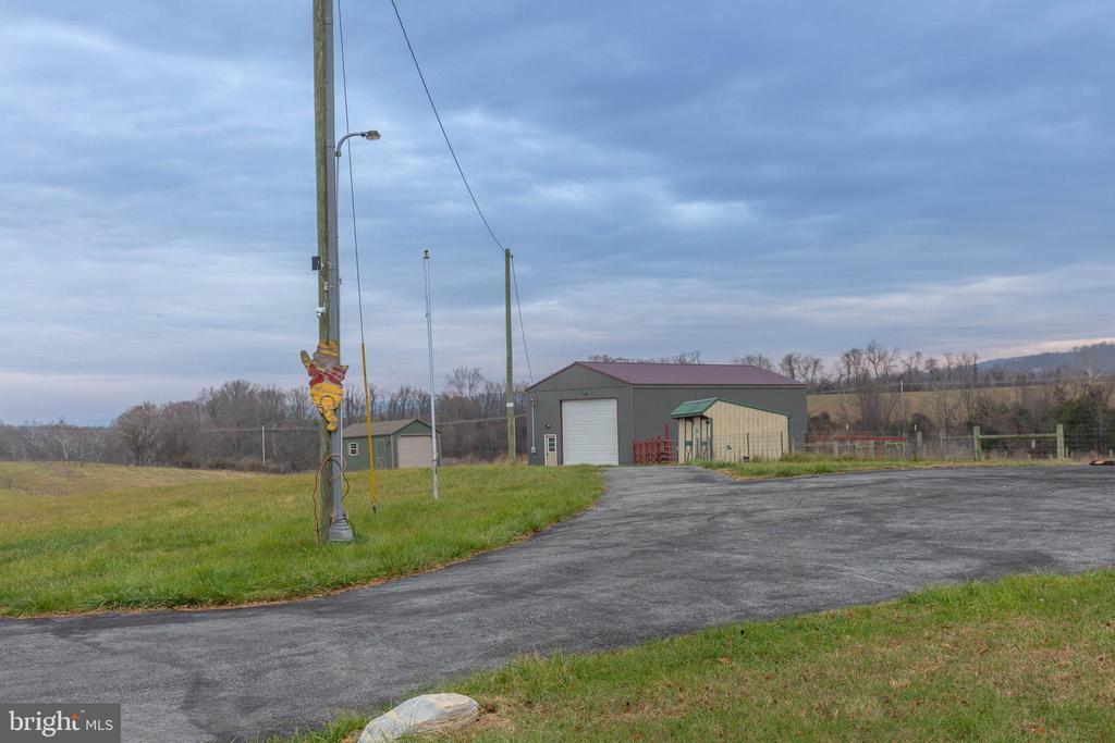 266 Shannon Hill Ln in Charles Town, WV - Building Photo