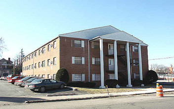 31 Chittenden Ave in Columbus, OH - Foto de edificio - Building Photo