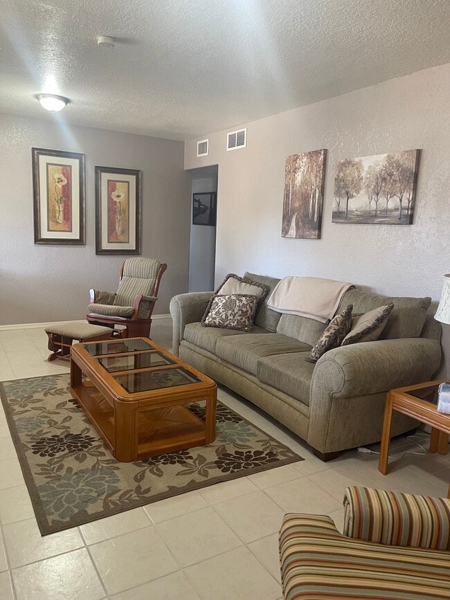 135 Acoma Blvd N, Unit Apartment in Lake Havasu City, AZ - Foto de edificio - Building Photo