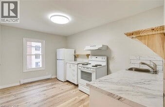 35 Albion St in Brantford, ON - Building Photo - Building Photo