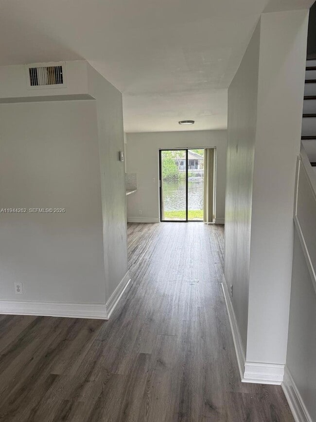 242 Wimbledon Lakes Dr in Plantation, FL - Building Photo - Building Photo