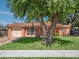 403 Rolando Dr in Garland, TX - Building Photo