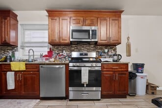 180 MCADOO Ave in Jersey City, NJ - Building Photo - Building Photo