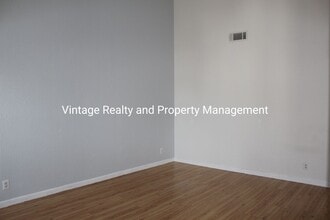 445 Almond Dr in Lodi, CA - Building Photo - Building Photo