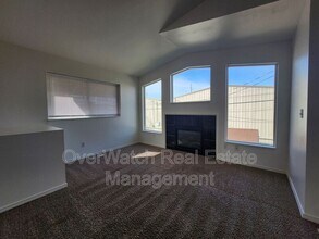 705 Pearl Dr in Anchorage, AK - Building Photo - Building Photo