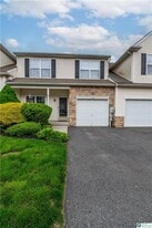 11 Cobblestone Dr in Easton, PA - Building Photo
