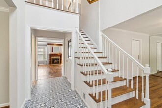 355 Westerhall Ct in Sandy Springs, GA - Foto de edificio - Building Photo