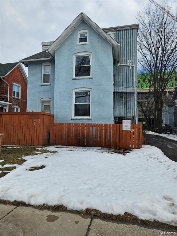 property at 921 Mary St