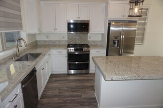 18293 Iris Ln in Yorba Linda, CA - Building Photo - Building Photo
