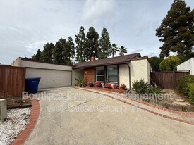 24625 Overlake in Lake Forest, CA - Building Photo