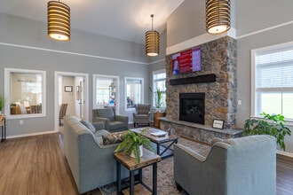 Oakwood Hills in Mechanicsburg, PA - Building Photo - Building Photo