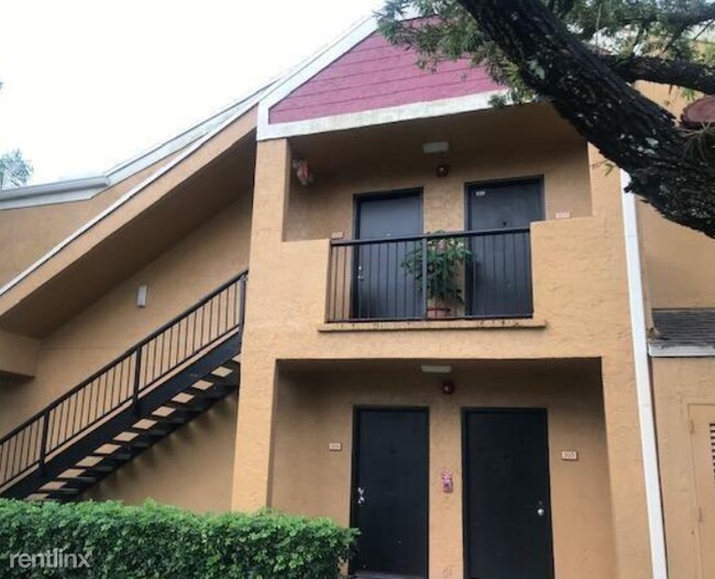 100 SW 83rd Way in Pembroke Pines, FL - Building Photo - Building Photo