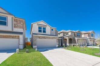 7939 Cypress Country Dr in Cypress, TX - Foto de edificio - Building Photo
