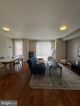 926 N 15th St in Philadelphia, PA - Building Photo - Building Photo