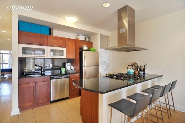 647 Washington Ave-Unit -: 4A in Brooklyn, NY - Building Photo - Building Photo