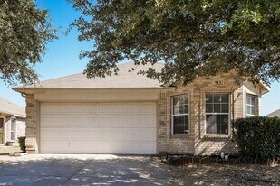 913 Honey Locust Ln in Crowley, TX - Building Photo